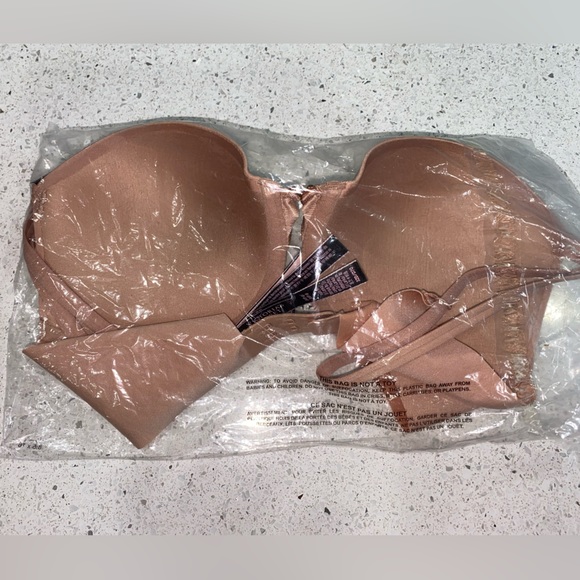 NWT Victoria’s Secret bra - 32D - Picture 2 of 3